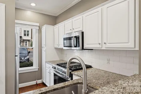 $525,000 | 1073 Park W Drive, Charlotte, NC 28209