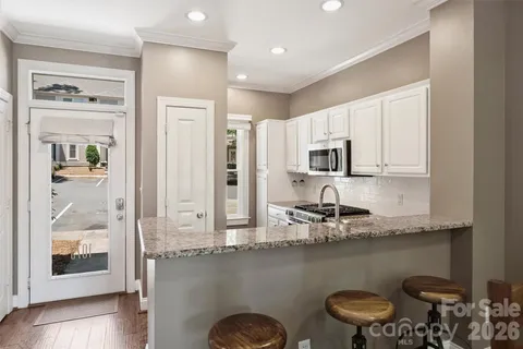 $500,000 | 1073 Park W Drive, Charlotte, NC 28209