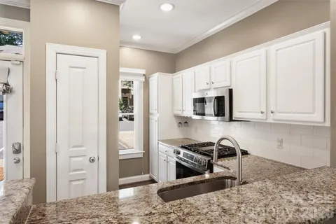 $500,000 | 1073 Park W Drive, Charlotte, NC 28209