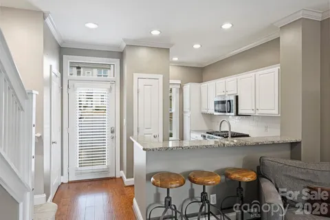 $525,000 | 1073 Park W Drive, Charlotte, NC 28209