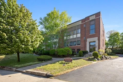 $395,000 | 61 Wright Street, Unit 102, Stoneham, MA 02180