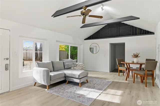 $800,000 | 16167 Midvale Avenue North, Shoreline, WA 98133