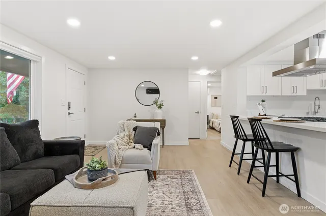 $800,000 | 16167 Midvale Avenue North, Shoreline, WA 98133