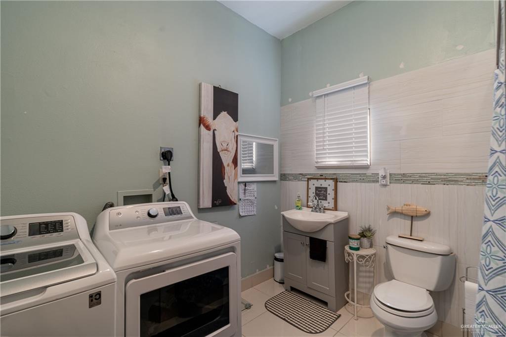 5048 Mile 8 Road Edinburg, TX 78541 - Photo 24 of 33 a bathroom with a toilet sink and mirror