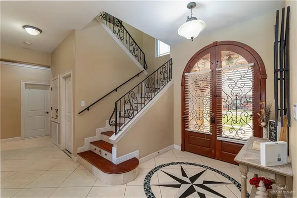 a view of entryway with a front door