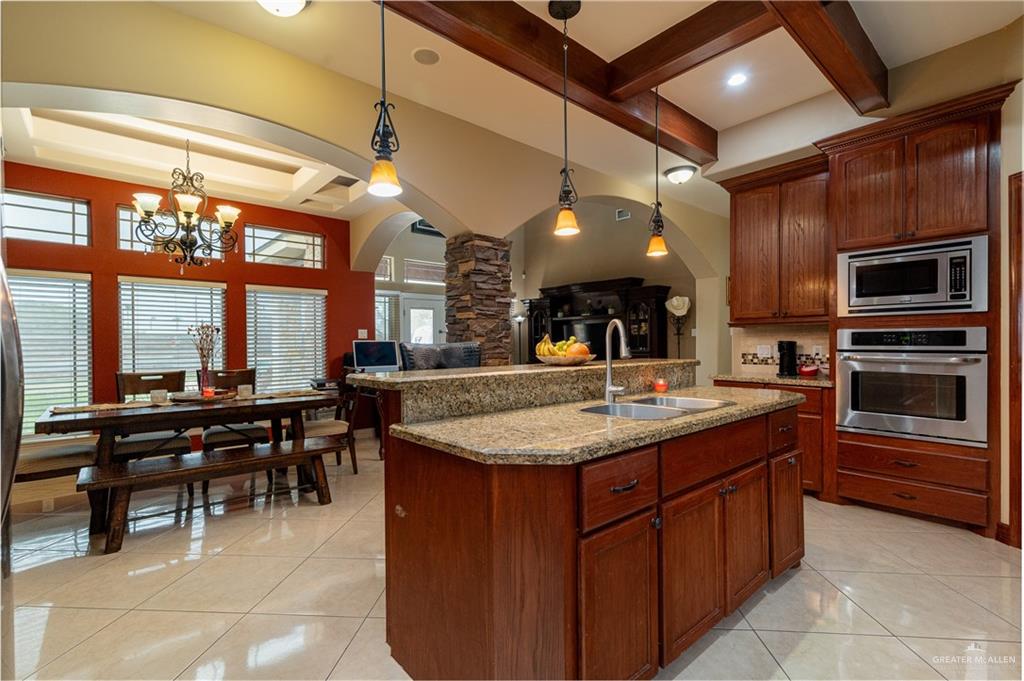 5048 Mile 8 Road Edinburg, TX 78541 - Photo 4 of 33 a kitchen with lots of counter top space