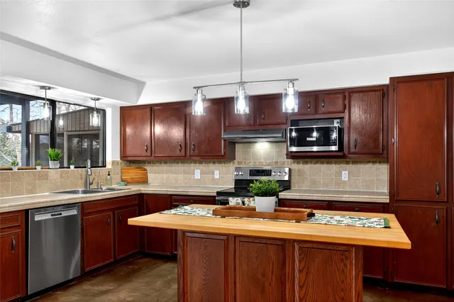 $649,000 | 409 Heron Drive, Austin, TX 78734