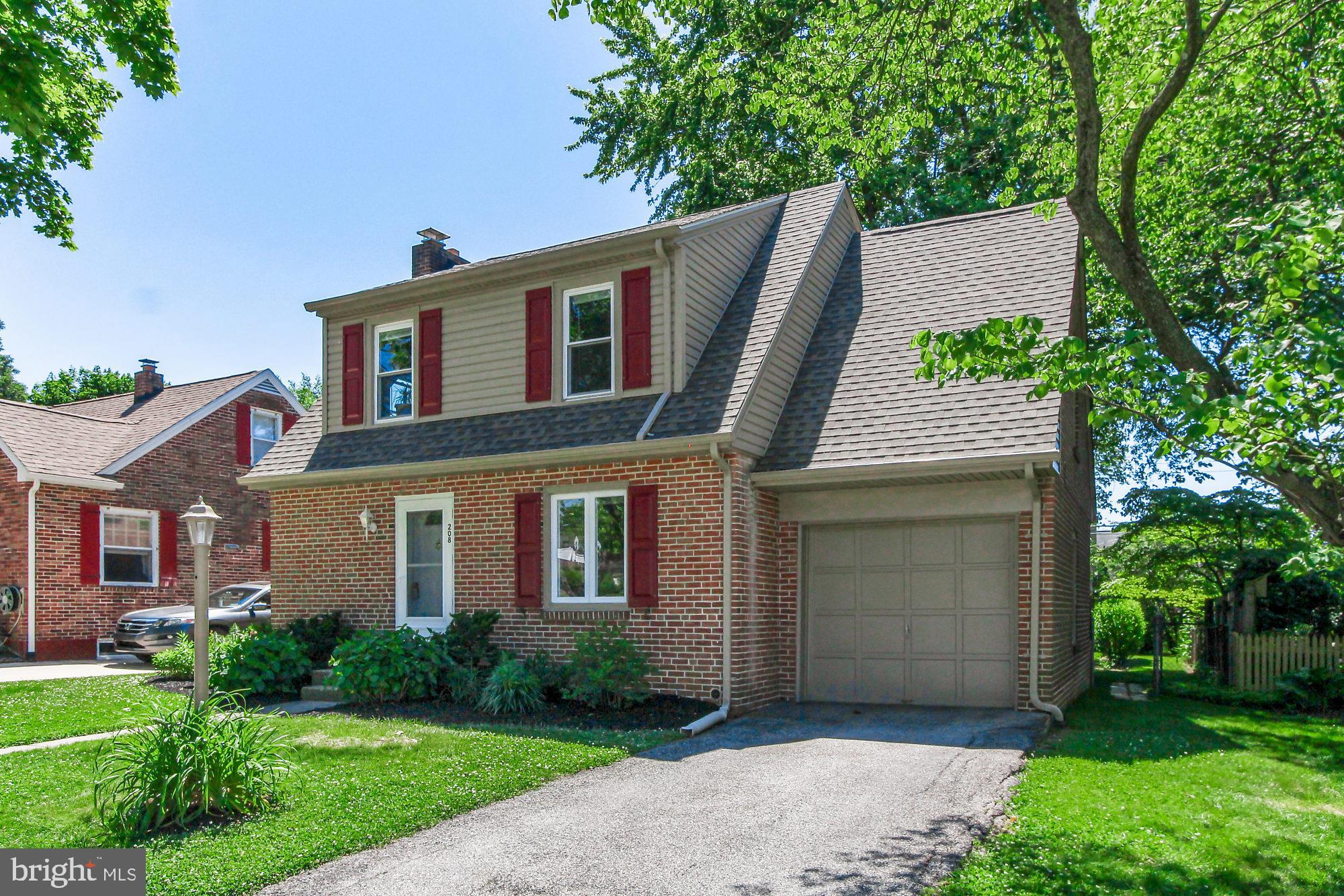 208 Pinehurst Road York, PA 17402 - Photo 2 of 27 Gallery Image 2