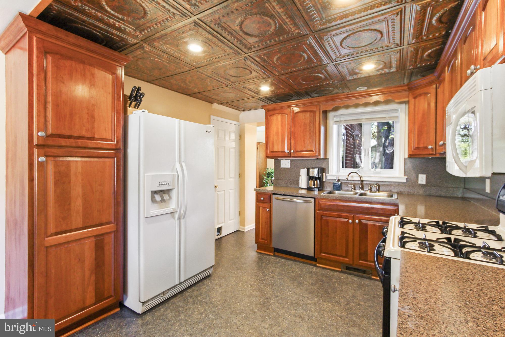 208 Pinehurst Road York, PA 17402 - Photo 8 of 27 Gallery Image 8