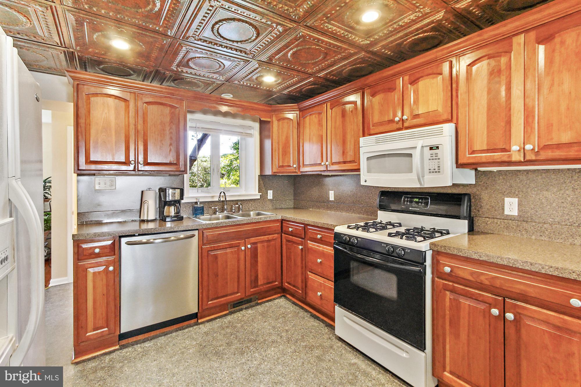 208 Pinehurst Road York, PA 17402 - Photo 9 of 27 Gallery Image 9