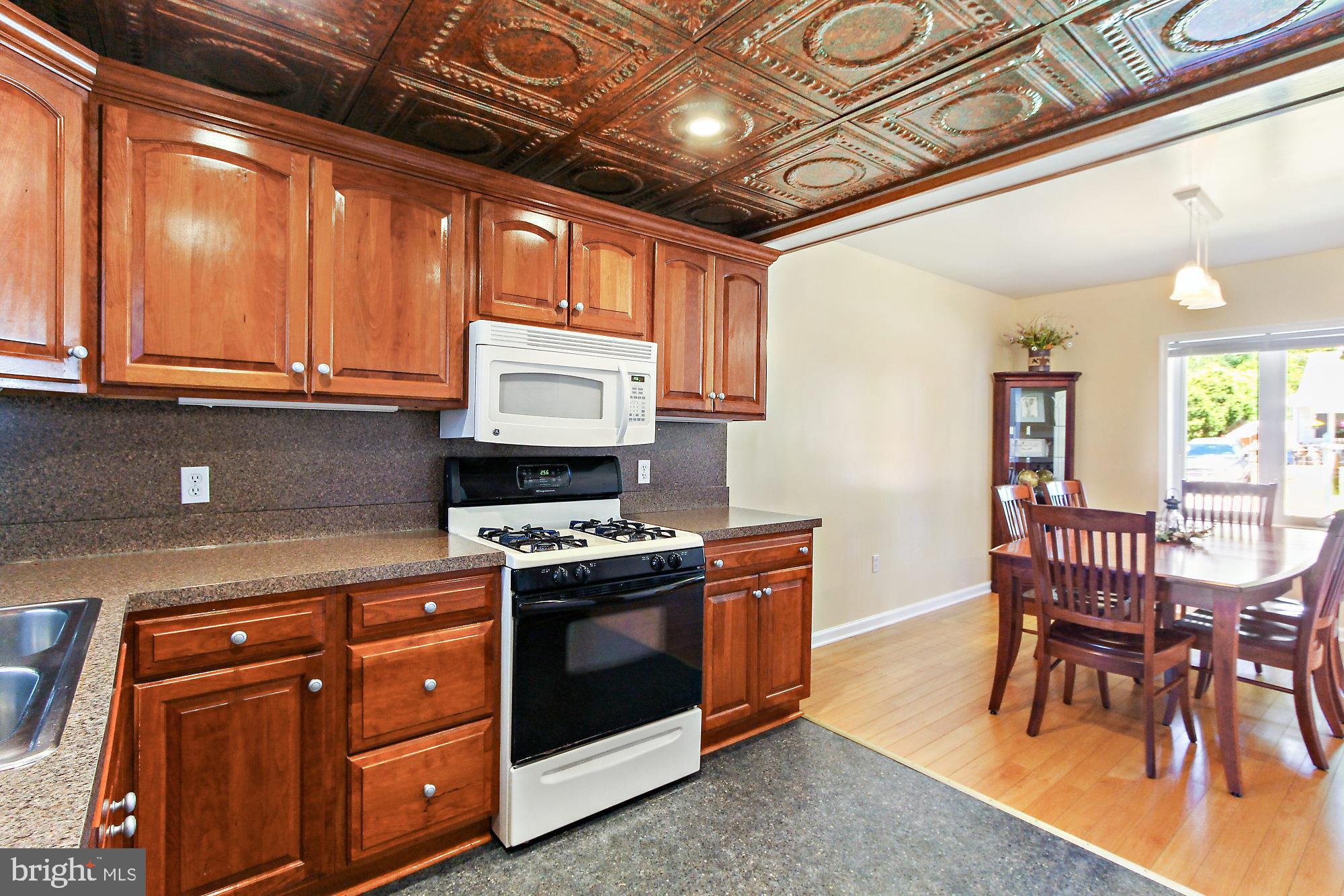 208 Pinehurst Road York, PA 17402 - Photo 10 of 27 Gallery Image 10
