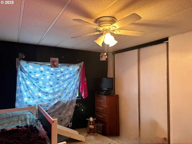 a view of a livingroom with furniture and chandelier fan