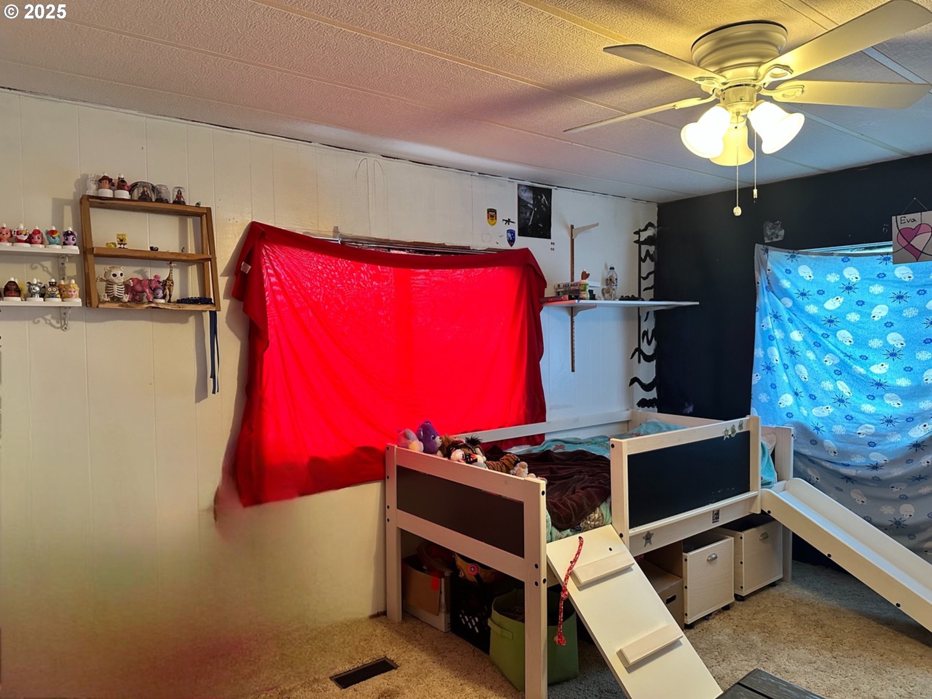 1015 C Street Fossil, OR 97830 - Photo 16 of 33 a view of a room with music instruments