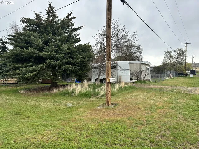 a view of a outdoor space