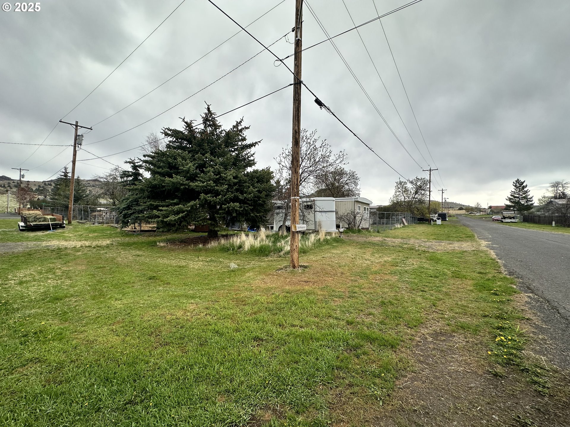 1015 C Street Fossil, OR 97830 - Photo 9 of 33 a backyard of a house with table and chairs