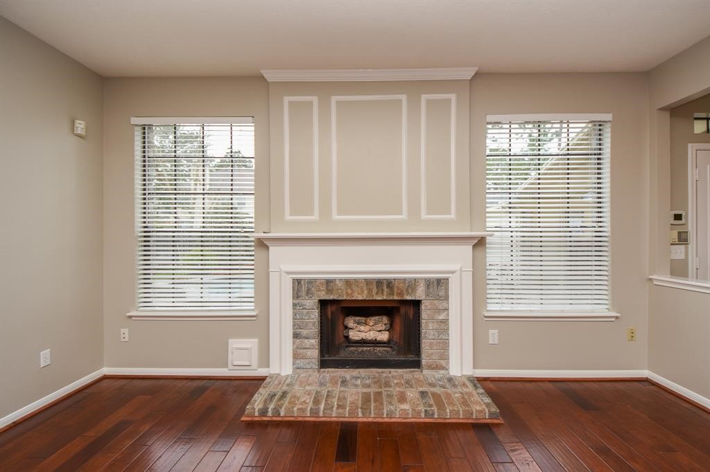 27 West Rumple Creek Place Spring, TX 77381 - Photo 9 of 32 Bright natural light fills this room.