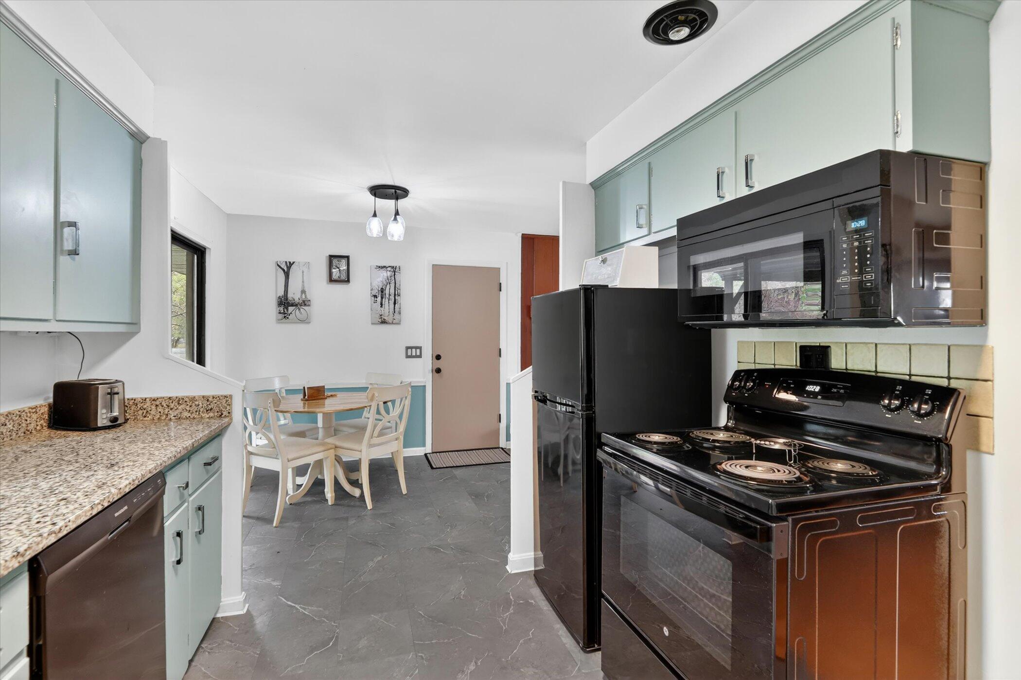 814 North Drake Road Kalamazoo, MI 49006 - Photo 10 of 44 Kitchen towards dining