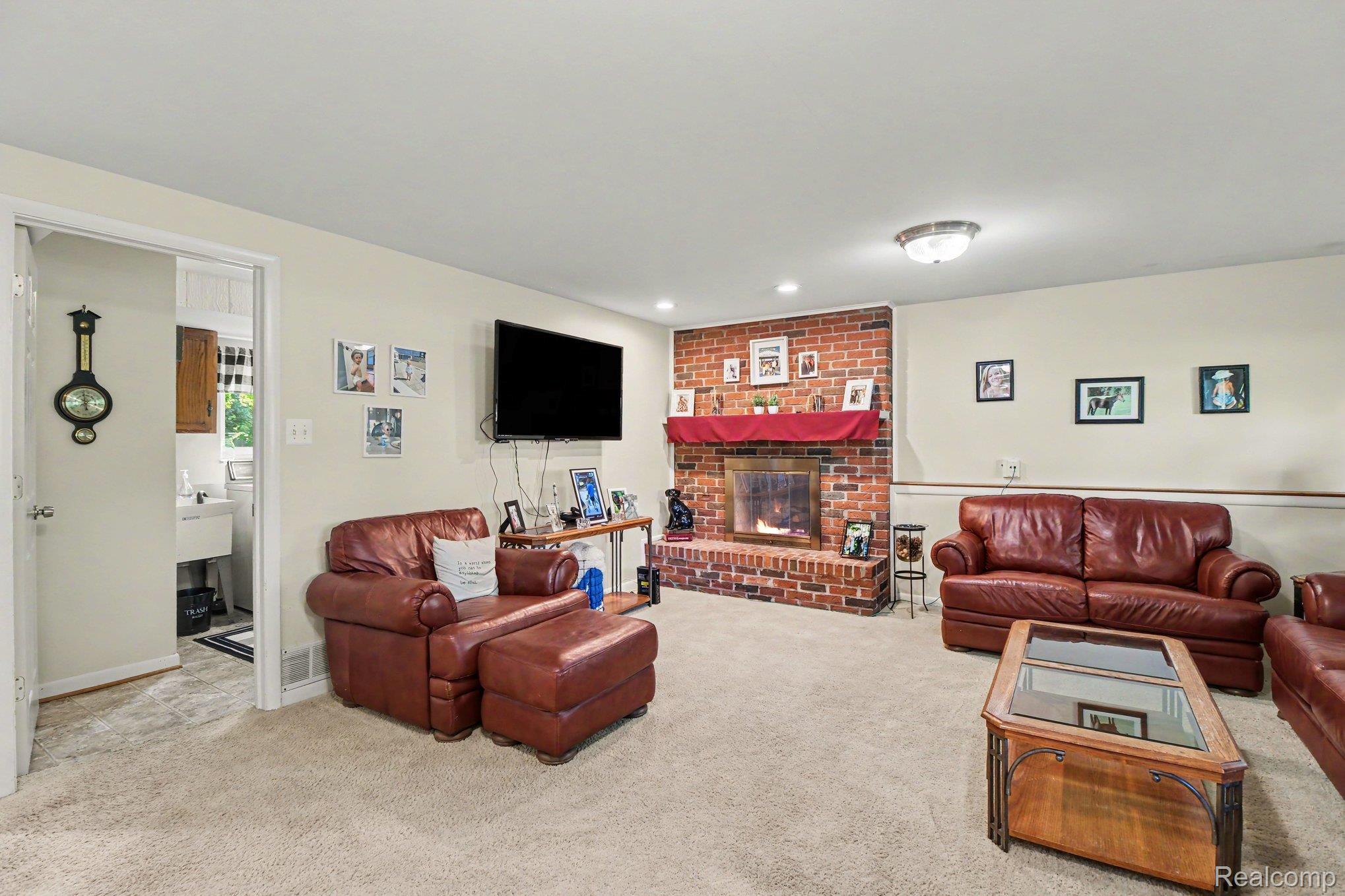 7370 Perry Lake Road Clarkston, MI 48348 - Photo 17 of 33 008_file_7972.jpg