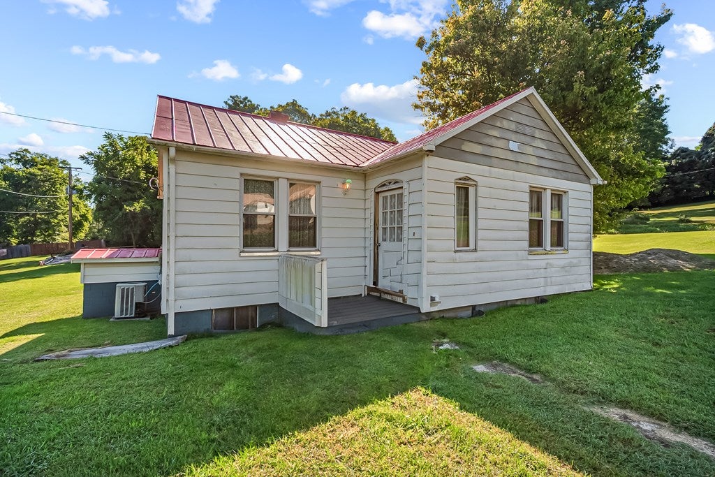 772 Painters Hill Road Ivanhoe, VA 24350 - Photo 3 of 59 Gallery Image 3