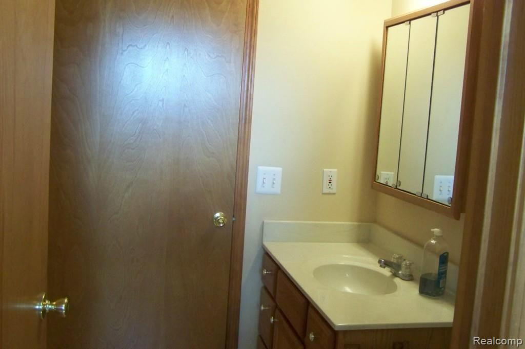 4117 West Coon Lake Road Howell, MI 48843 - Photo 8 of 27