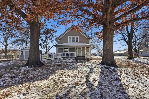 $289,900 | 215 West Walnut Street, Belton, MO 64012