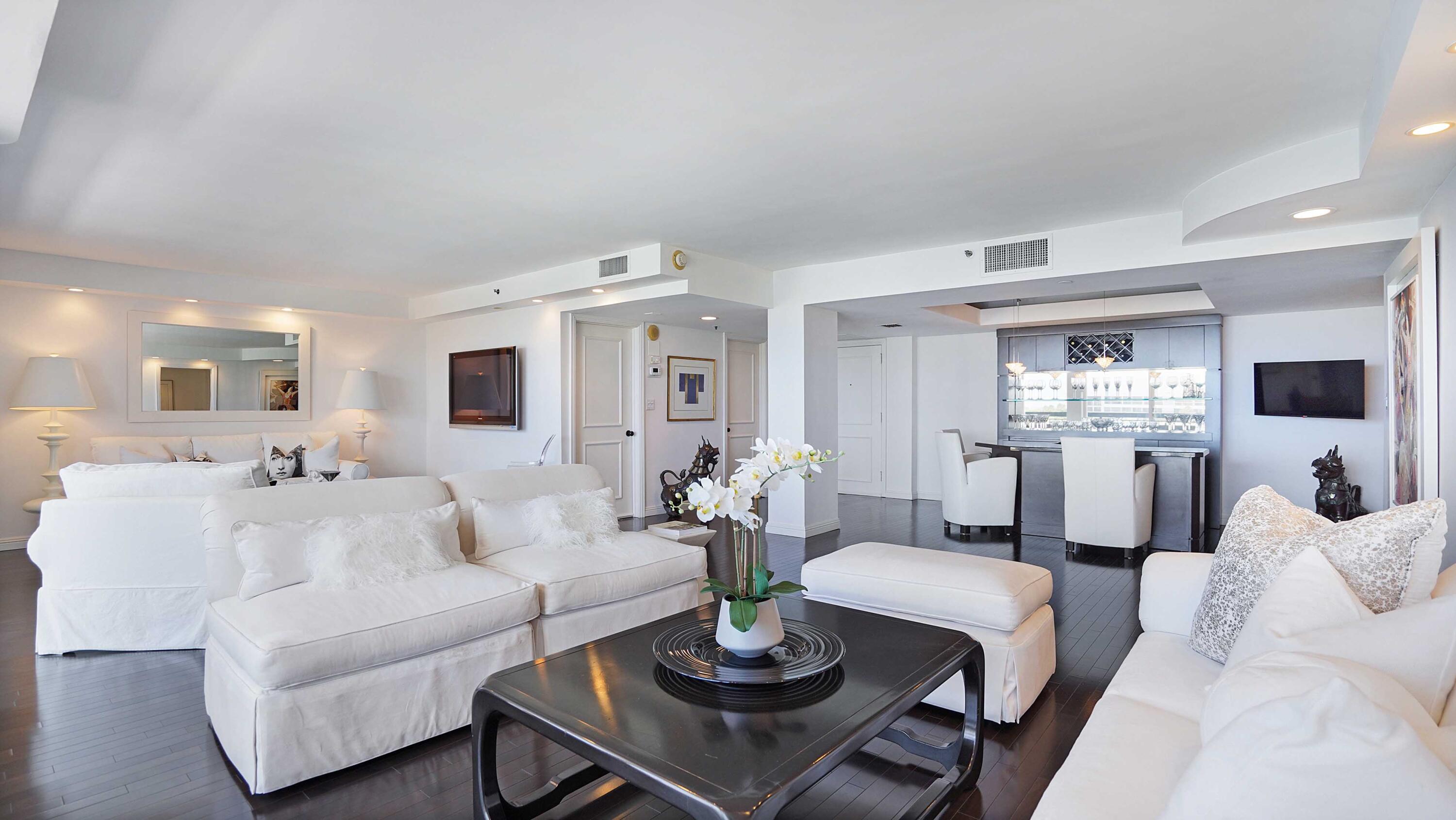 2697 North Ocean Boulevard, Unit F505 Boca Raton, FL 33431 - Photo 7 of 67 yacht-and-racquet-club-505f-dining-area-