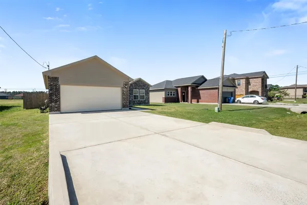 $2,000 | 397 Road 5102, Unit L, Cleveland, TX 77327