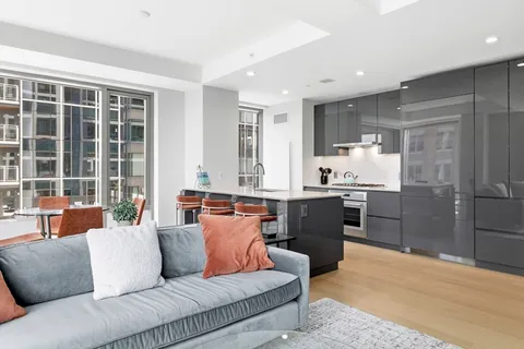 $2,065,000 | 133 Seaport Boulevard, Unit 723, Boston, MA 02210
