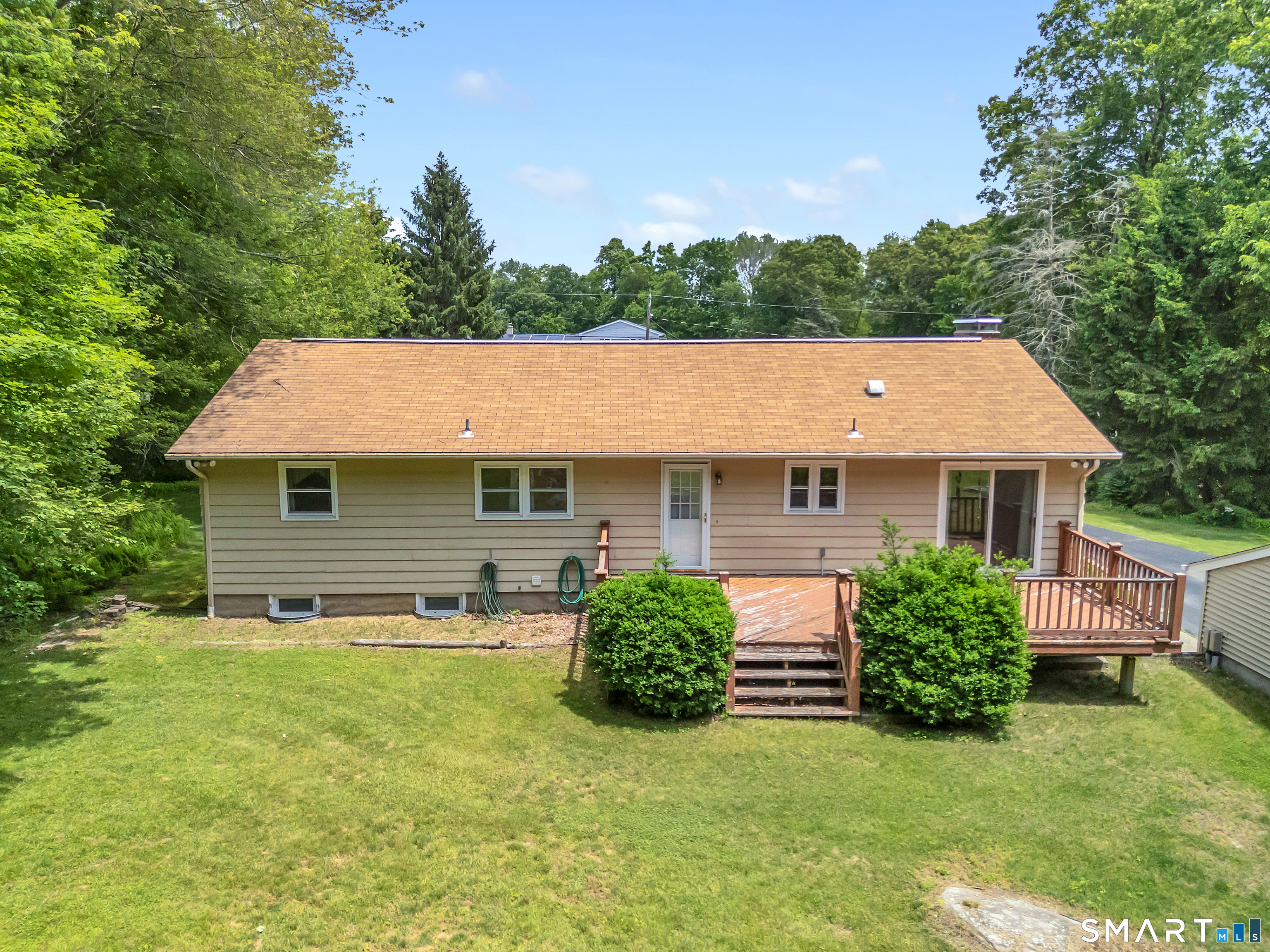 688 Raymond Hill Road Montville, CT 06370 - Photo 6 of 40