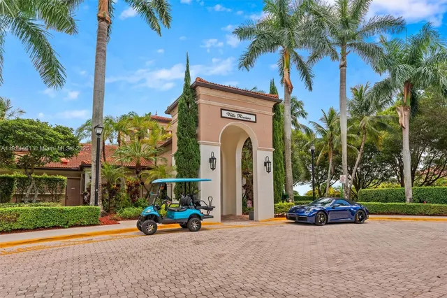 a view of a backyard with palm trees