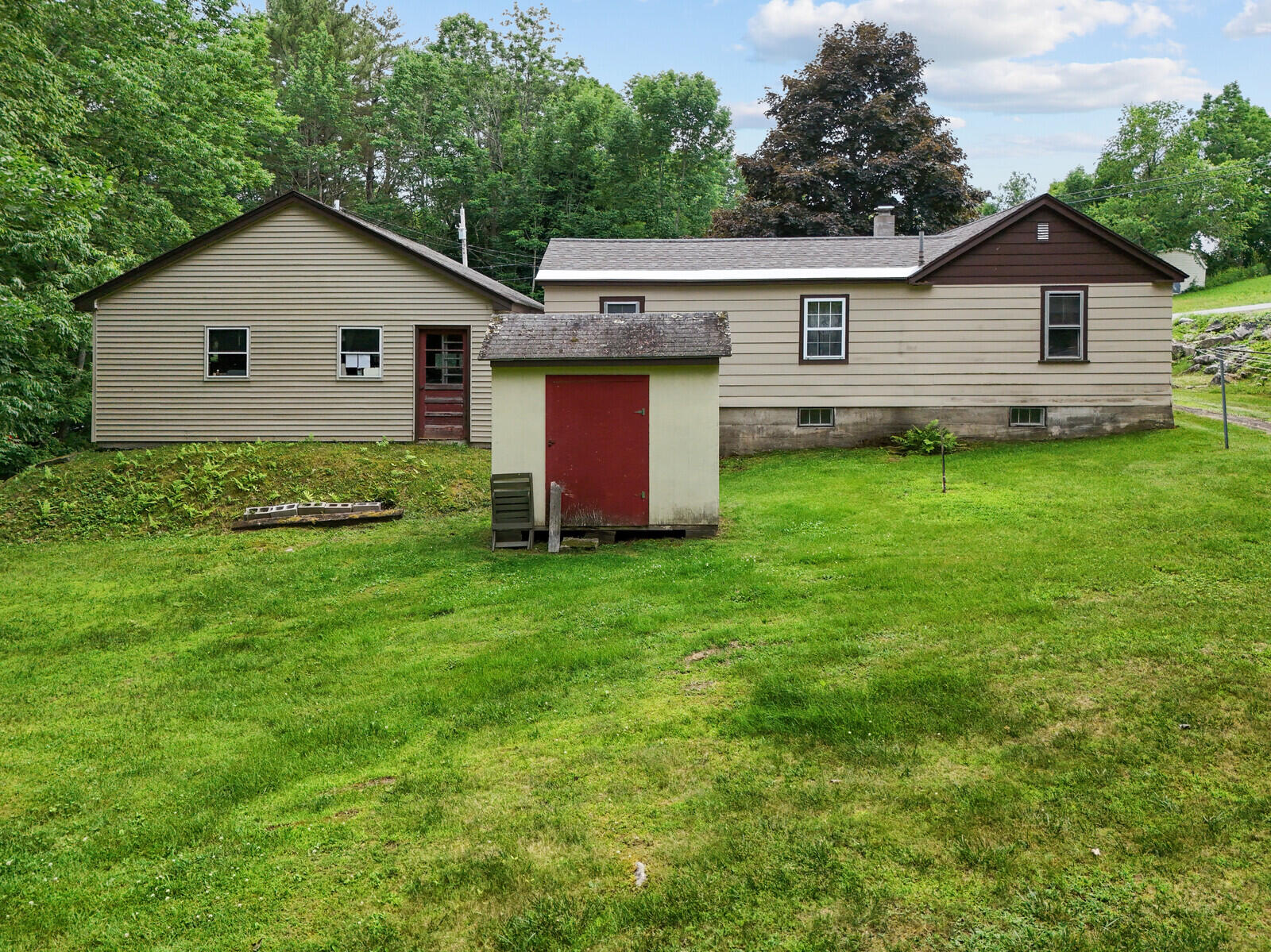 214 Meadowhill Road Manchester, ME 04351 - Photo 3 of 42 3