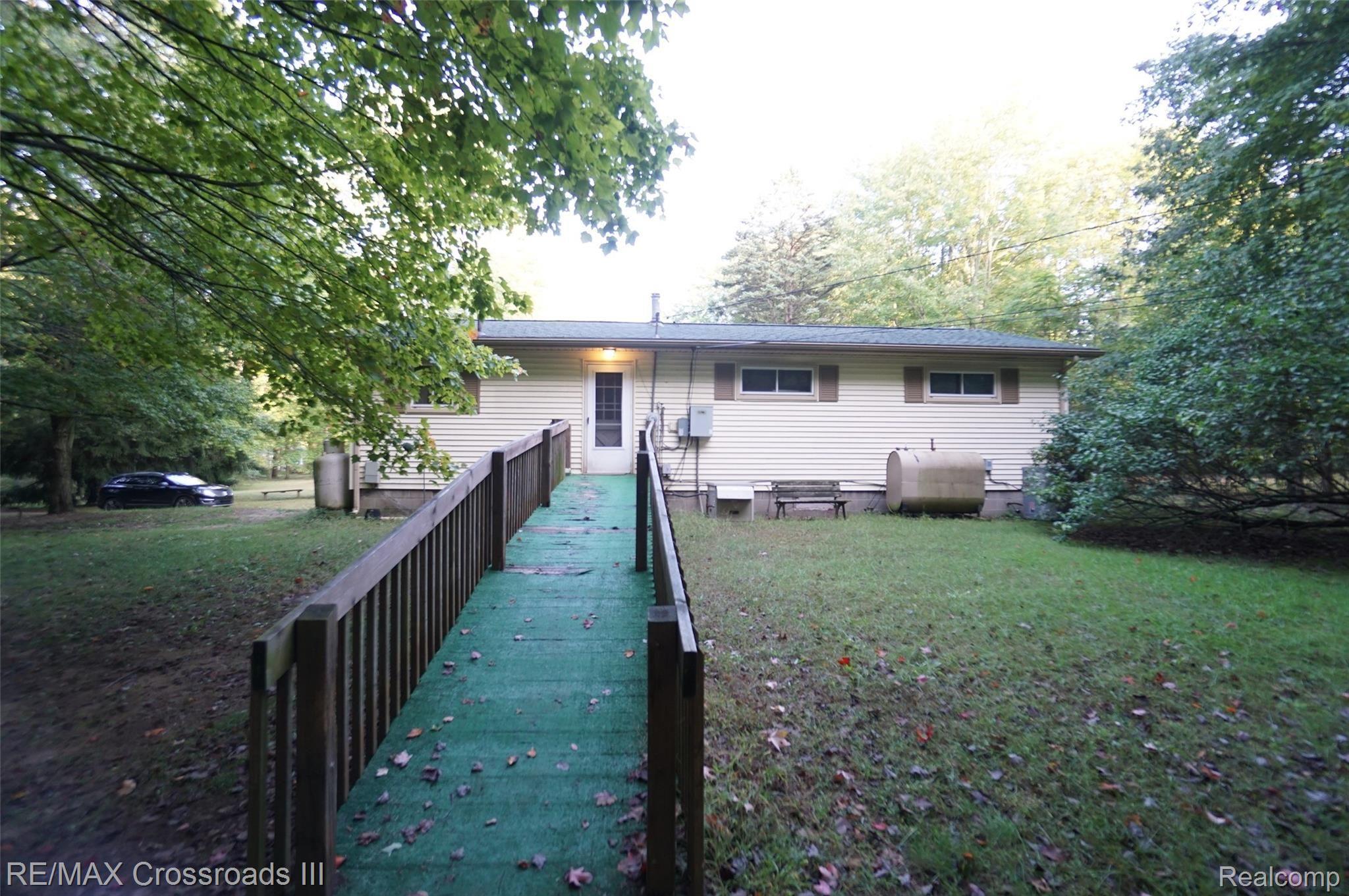 17160 Renton Road Belleville, MI 48111 - Photo 3 of 17 DSC04620.JPG
