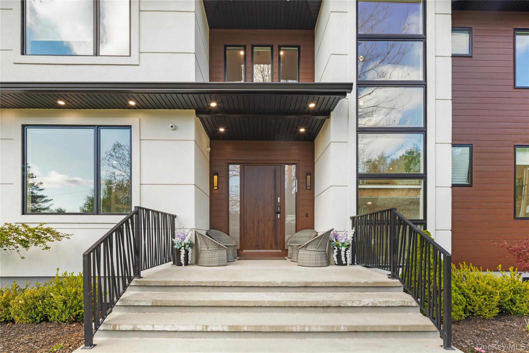 5 Bluebird Road Monsey, NY 10952 - Photo 3 of 50 a view of a entryway of the house