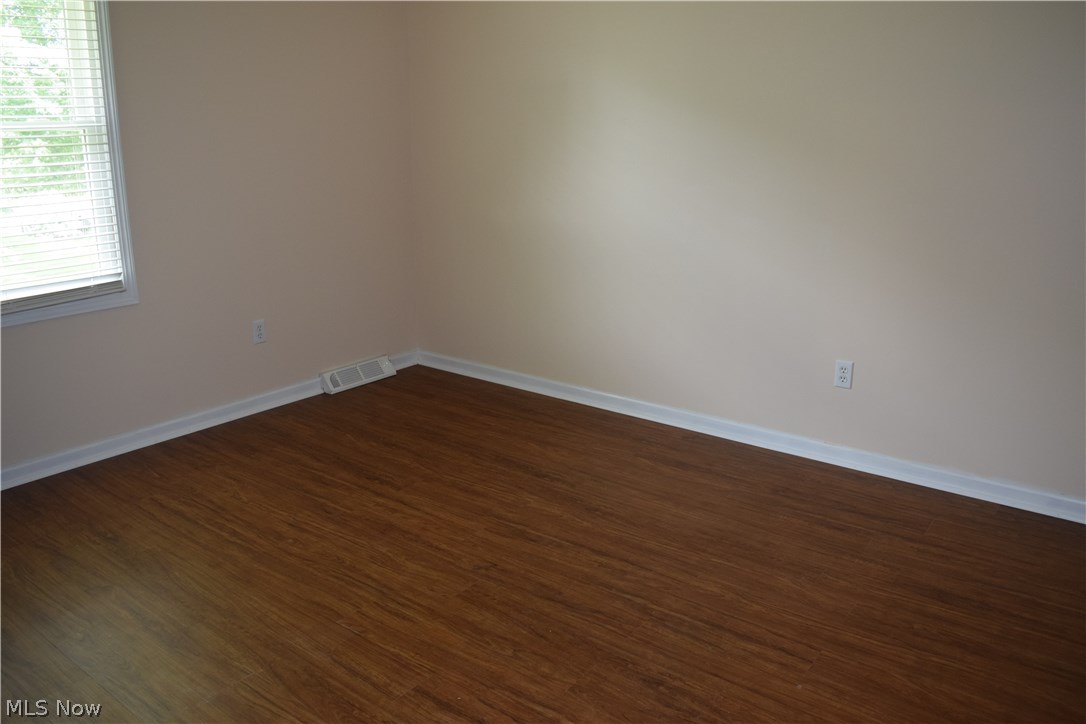 6465 Ridgewood Street Southwest Canton, OH 44706 - Photo 11 of 29 Gallery Image 11