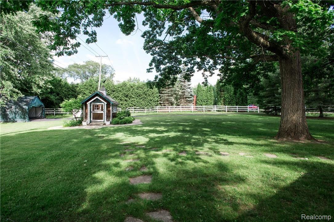 46380 West 11 Mile Road Novi, MI 48374 - Photo 24 of 31 Garden Shed