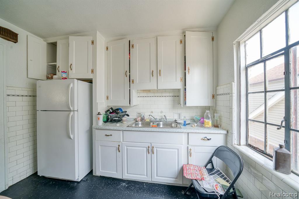 5106 Devonshire Road Detroit, MI 48224 - Photo 15 of 28