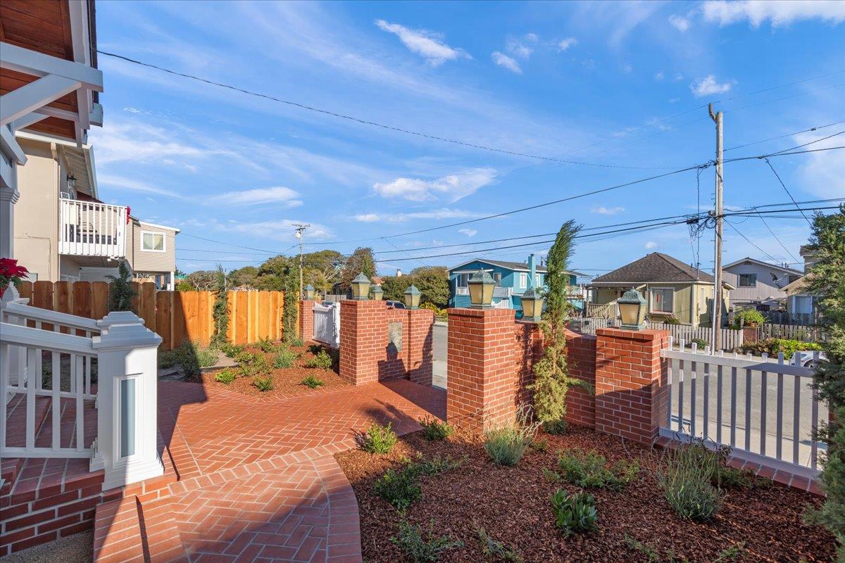 272 Clay Street Monterey, CA 93940 - Photo 4 of 43