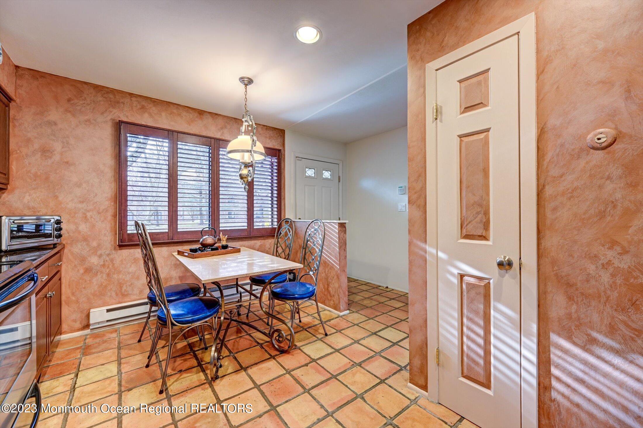 182 Arrowood Road, Unit B Manalapan, NJ 07726 - Photo 7 of 37 07-32755219