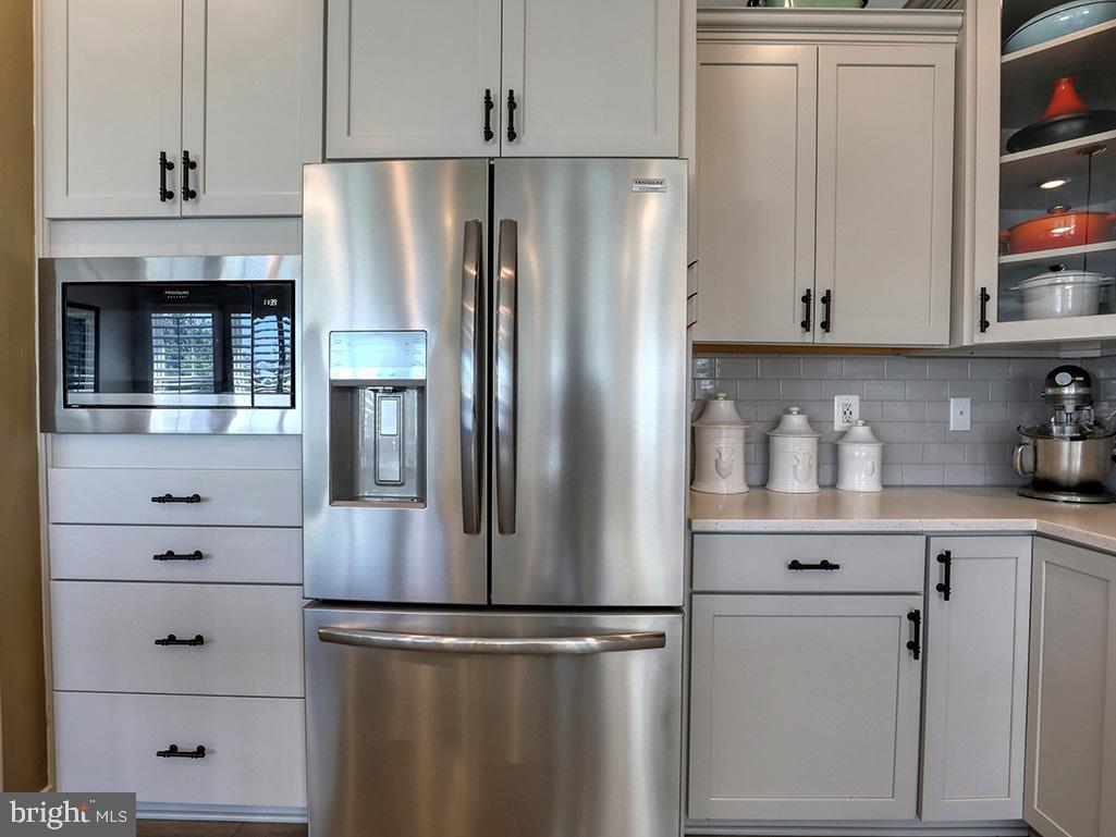 29298 Baker Island Road Lewes, DE 19958 - Photo 11 of 95 Refrigerator/built in microwave