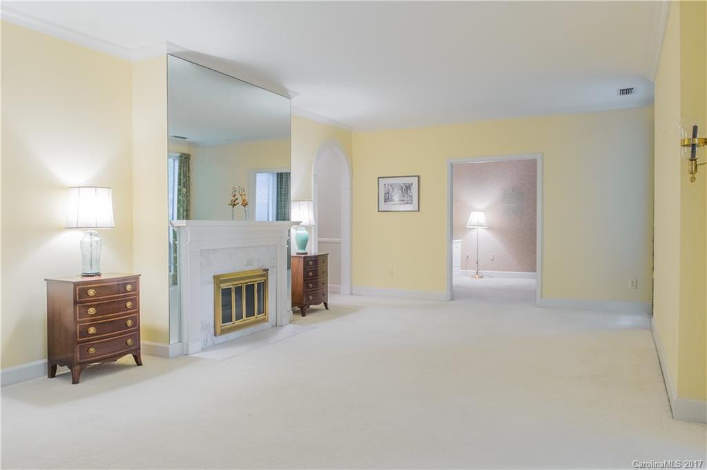 934 Cherokee Road, Unit E3 Charlotte, NC 28207 - Photo 4 of 24 Gallery Image 4