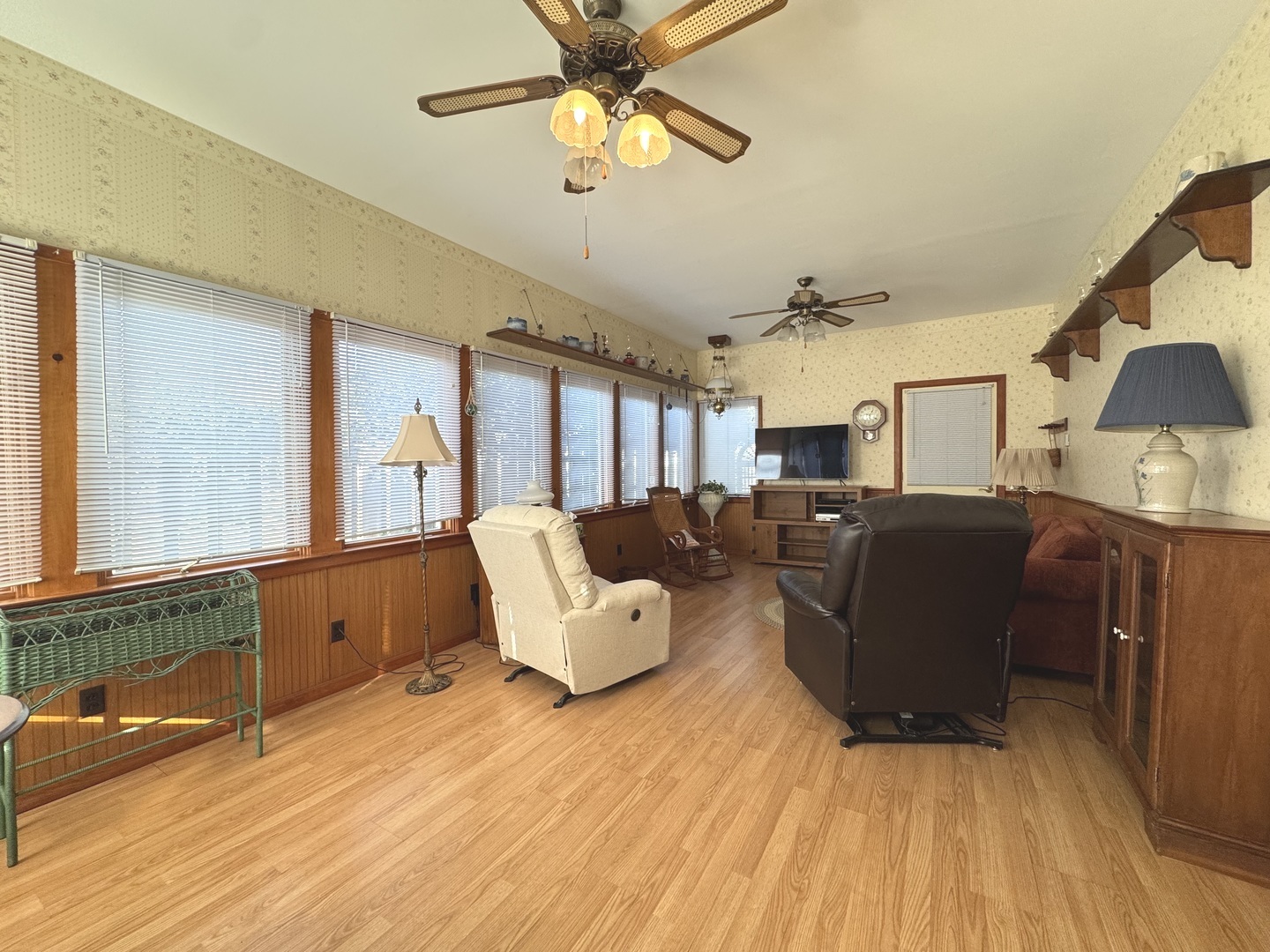 13 Erin Lane Kankakee, IL 60901 - Photo 13 of 34 a living room with furniture