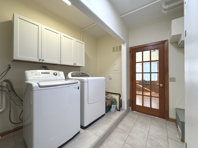 13 Erin Lane Kankakee, IL 60901 - Photo 19 of 34 a utility room with dryer and washer