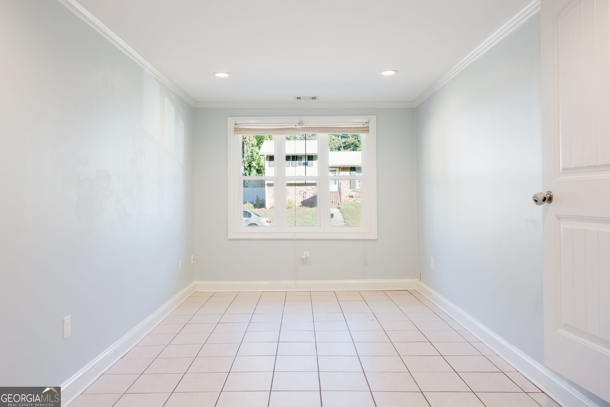 893 Slash Pine Road Forest Park, GA 30297 - Photo 30 of 38 an empty room with windows