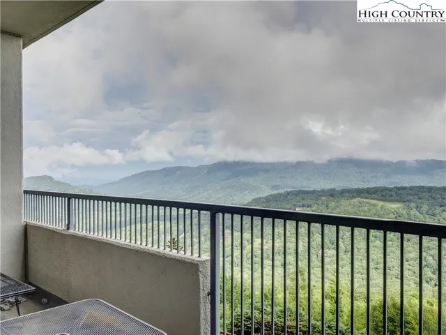 $259,000 | 303 Sugar Top Drive, Unit 3226, Sugar Mountain, NC 28604