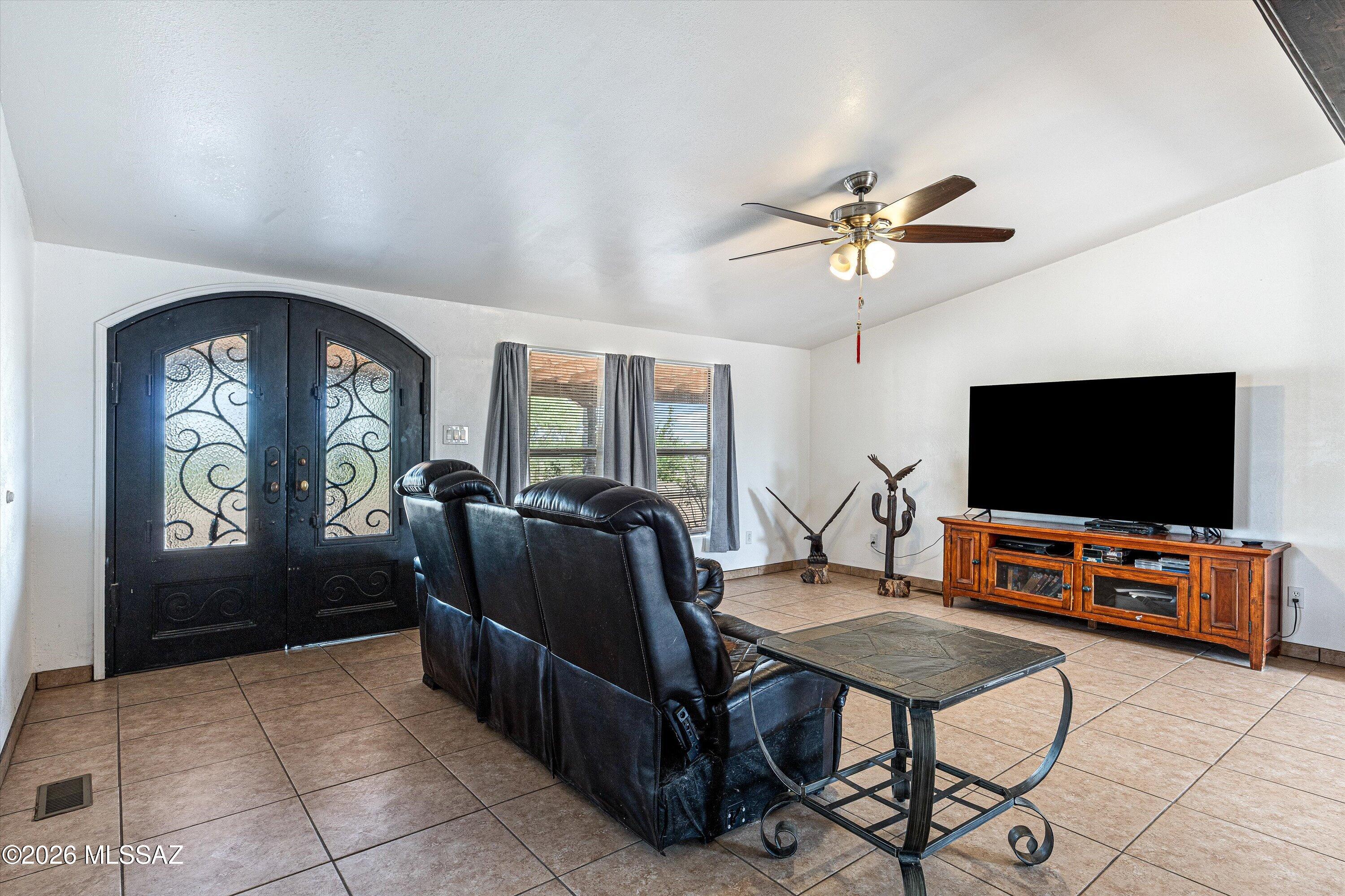 10935 South Swan Road Tucson, AZ 85756 - Photo 4 of 41 Living Room