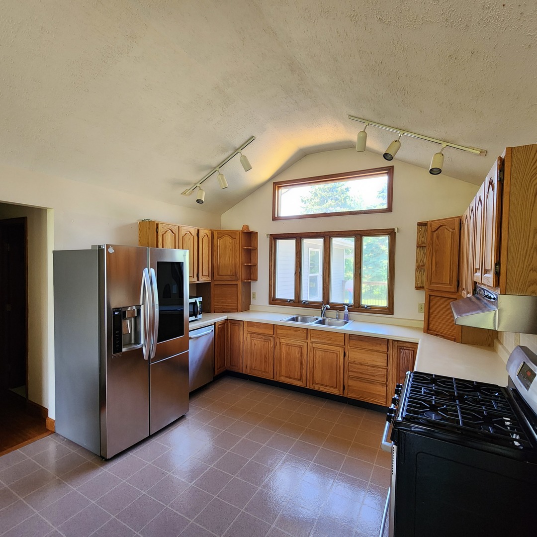 1932 North 2653rd Road Ottawa, IL 61350 - Photo 2 of 18