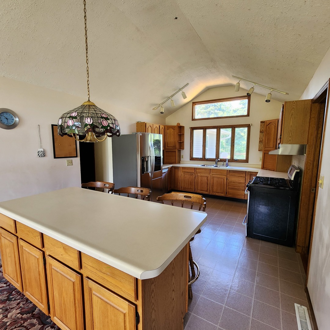 1932 North 2653rd Road Ottawa, IL 61350 - Photo 3 of 18