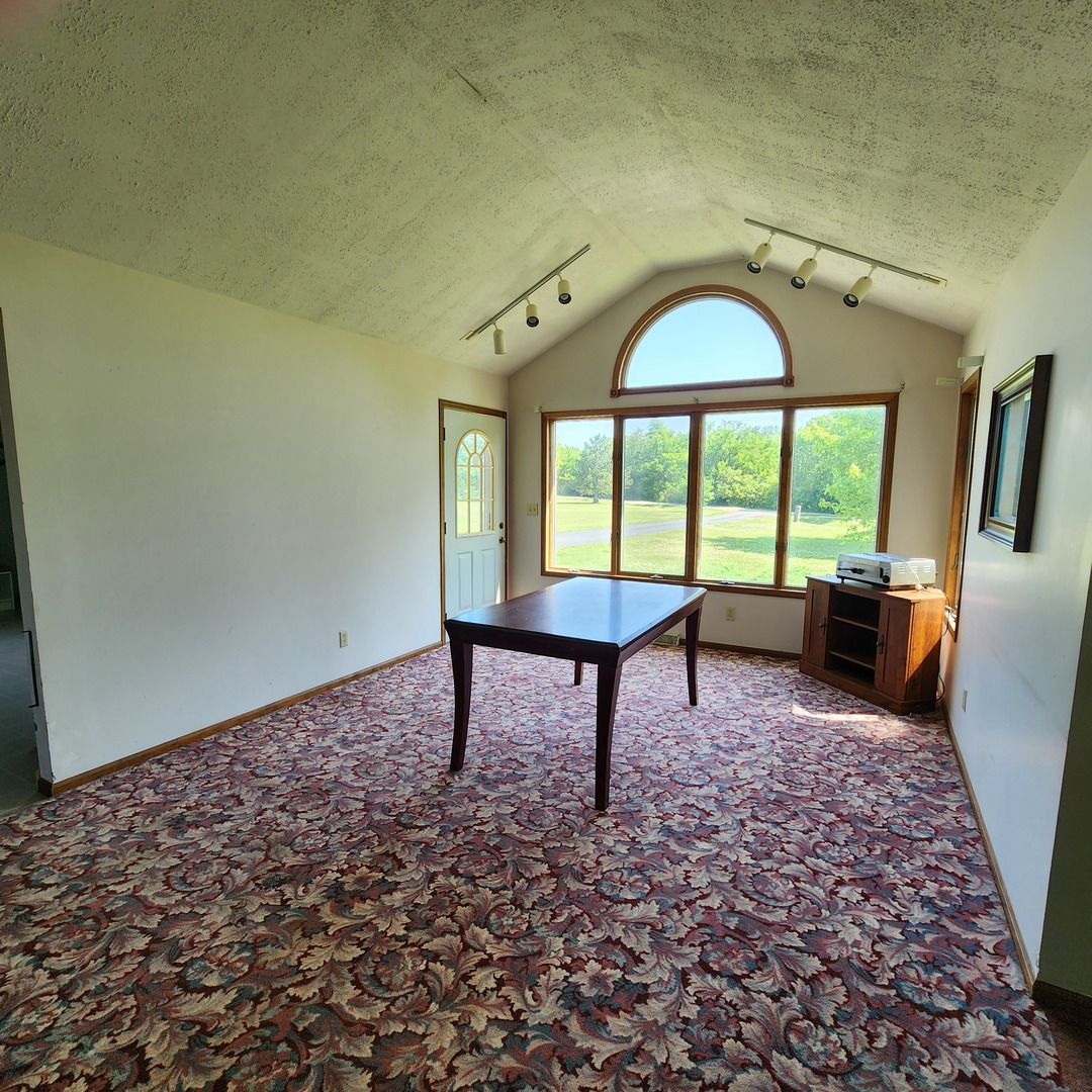 1932 North 2653rd Road Ottawa, IL 61350 - Photo 4 of 18