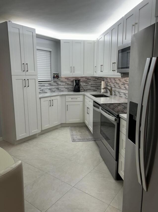 5851 Camino Del Sol, Unit 203 Boca Raton, FL 33433 - Photo 5 of 30 KITCHEN