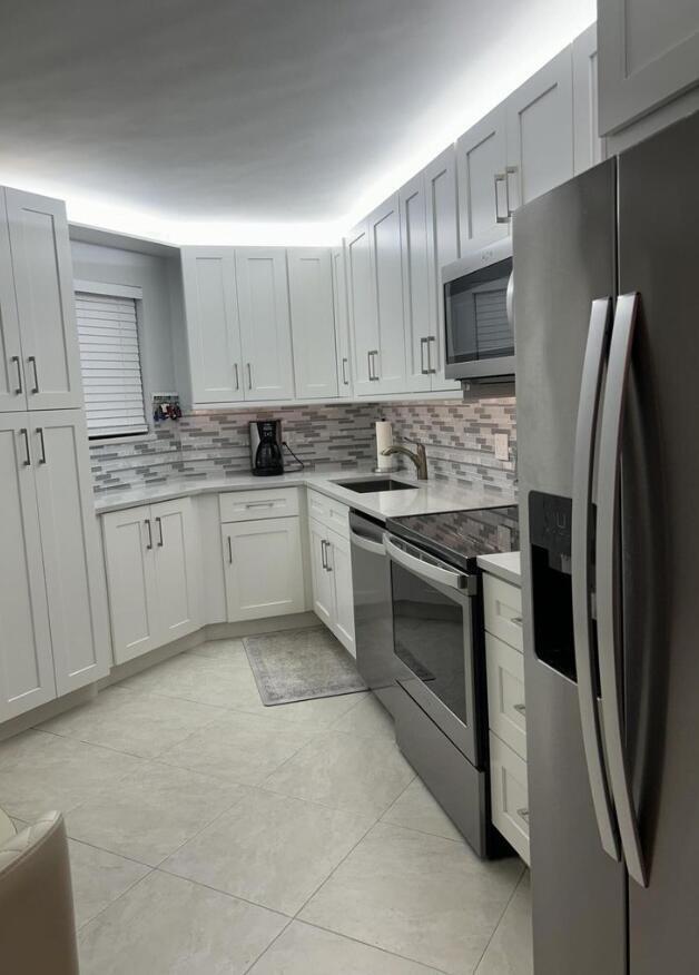 5851 Camino Del Sol, Unit 203 Boca Raton, FL 33433 - Photo 6 of 30 KITCHEN